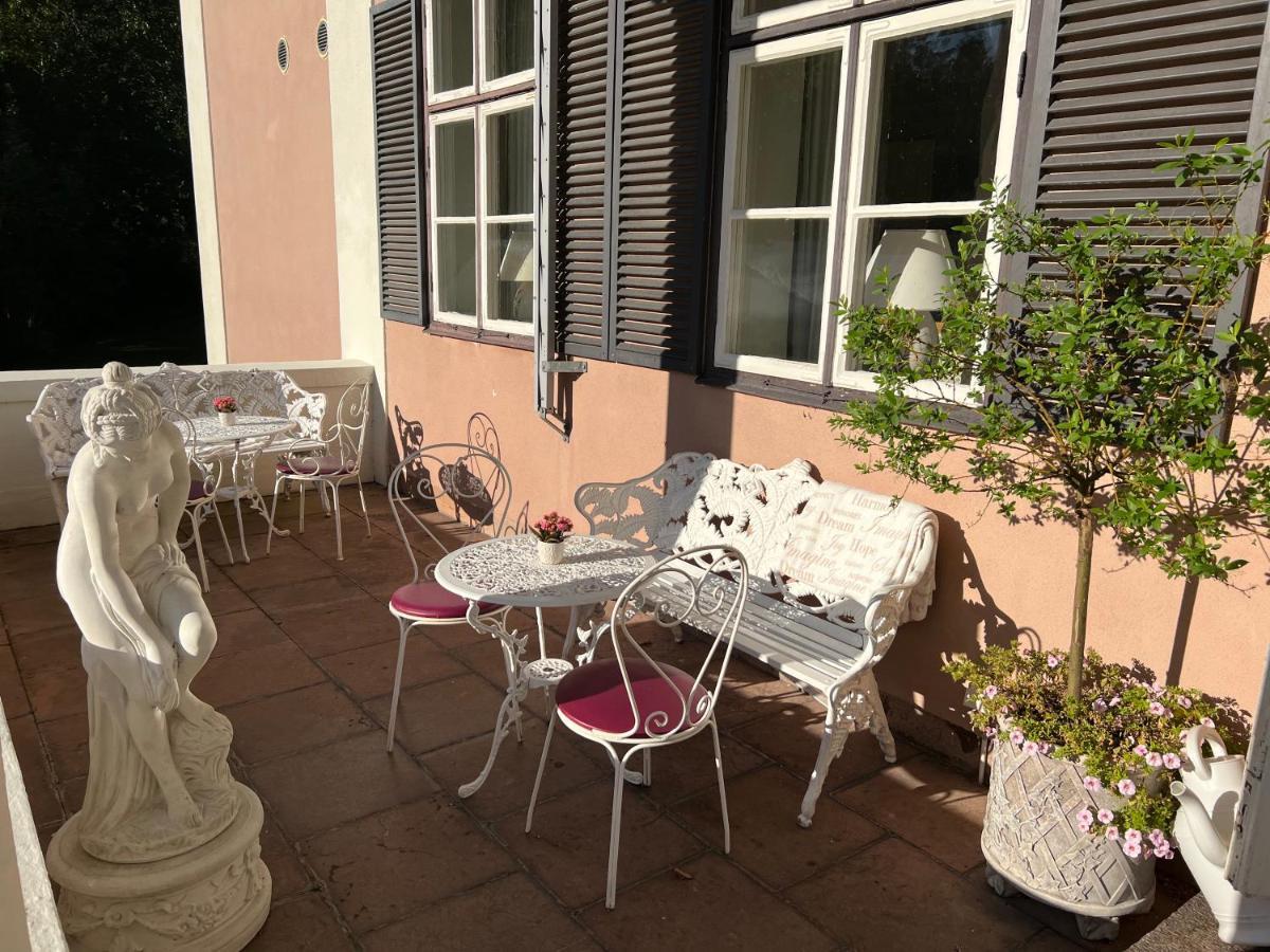 Herrgards Hotell Gyllene Haesten Vastervik Exterior photo