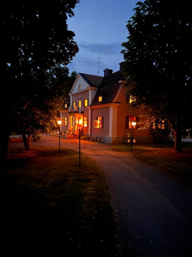 Herrgards Hotell Gyllene Haesten Vastervik Exterior photo
